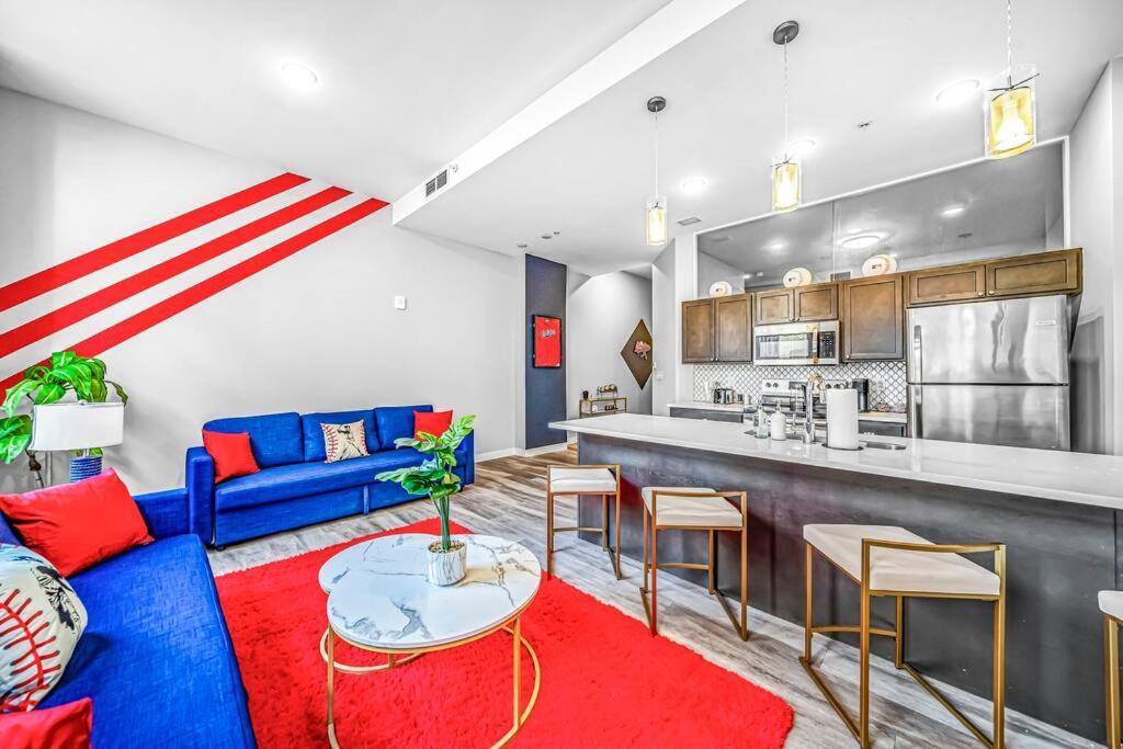 2Br Unit In The Heart Of Dt With View Of Playhouse Square, Pool & Gym Access- 305 Apartment Cleveland Bagian luar foto