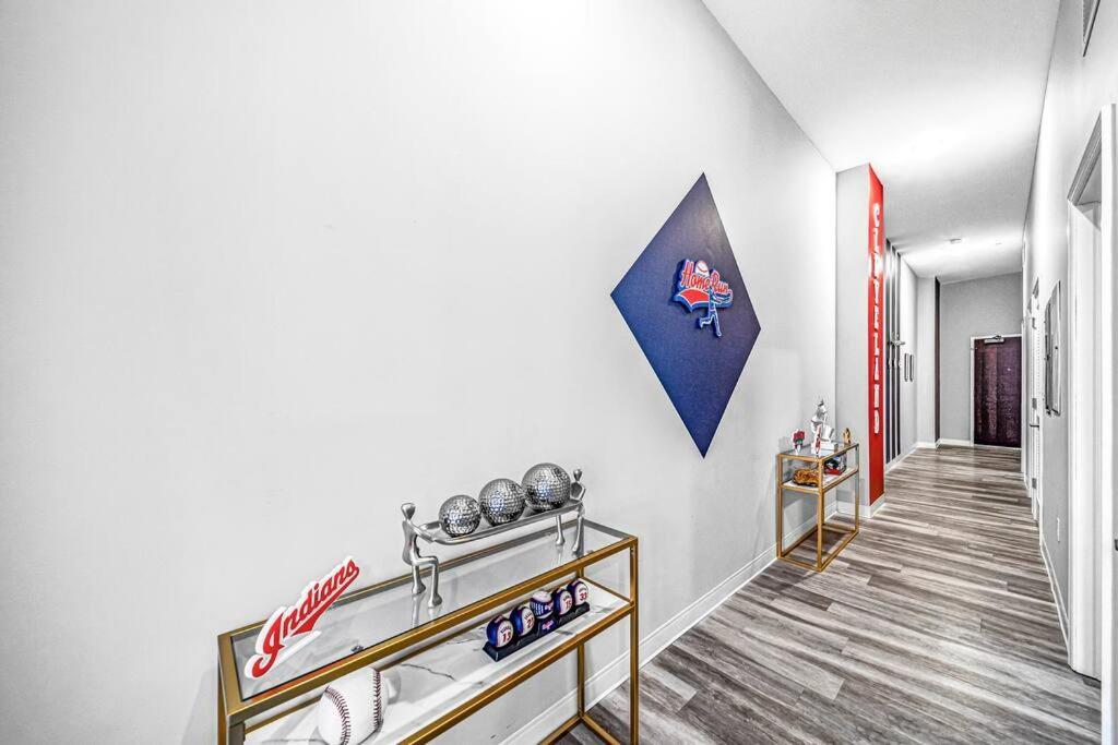 2Br Unit In The Heart Of Dt With View Of Playhouse Square, Pool & Gym Access- 305 Apartment Cleveland Bagian luar foto