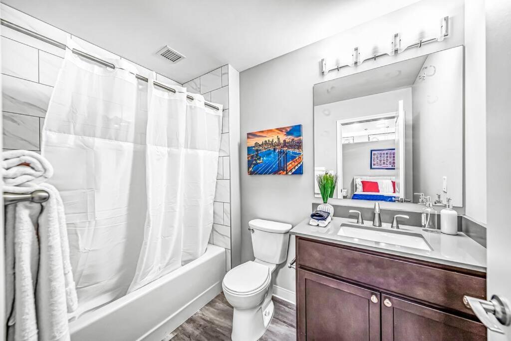 2Br Unit In The Heart Of Dt With View Of Playhouse Square, Pool & Gym Access- 305 Apartment Cleveland Bagian luar foto