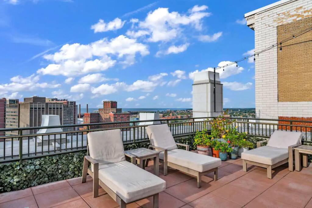 2Br Unit In The Heart Of Dt With View Of Playhouse Square, Pool & Gym Access- 305 Apartment Cleveland Bagian luar foto