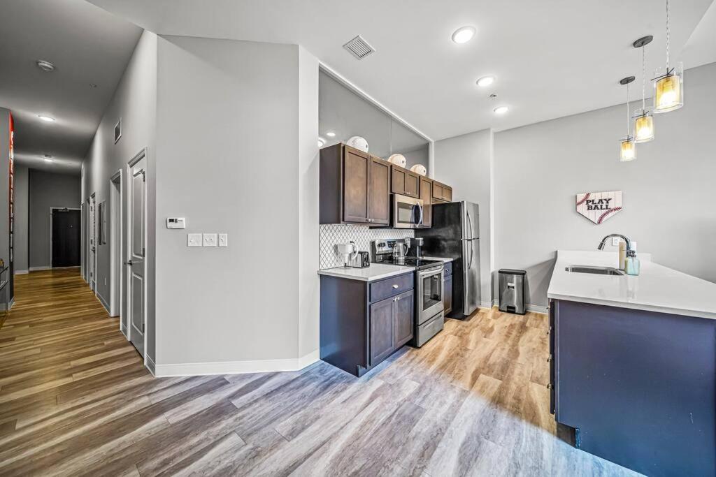 2Br Unit In The Heart Of Dt With View Of Playhouse Square, Pool & Gym Access- 305 Apartment Cleveland Bagian luar foto