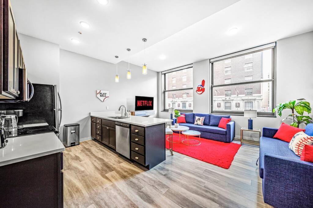 2Br Unit In The Heart Of Dt With View Of Playhouse Square, Pool & Gym Access- 305 Apartment Cleveland Bagian luar foto